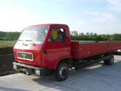 1db MAN platós tehergépjármű (6,2m)